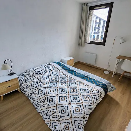 Spacious Flat With Private Parking * Шамоні