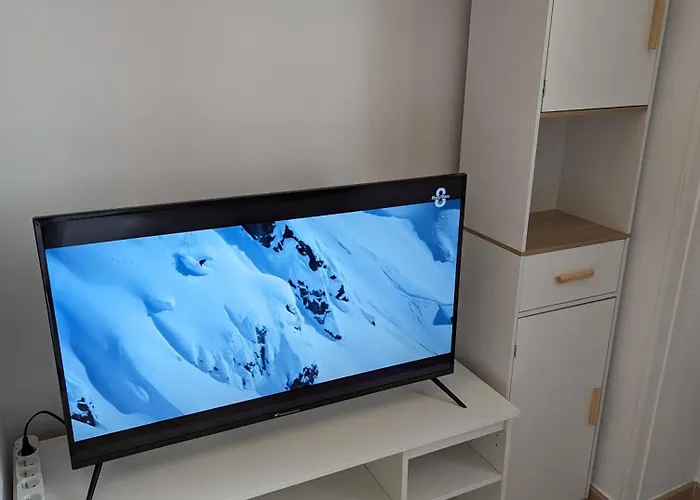 Spacious Flat With Private Parking