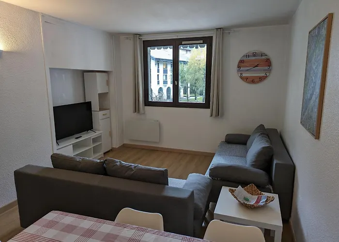 Spacious Flat With Private Parking * 霞慕尼