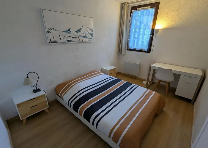 Spacious Flat With Private Parking *