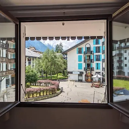 Spacious Flat With Private Parking Apartament *