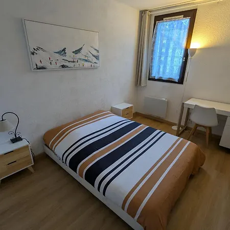 Spacious Flat With Private Parking *